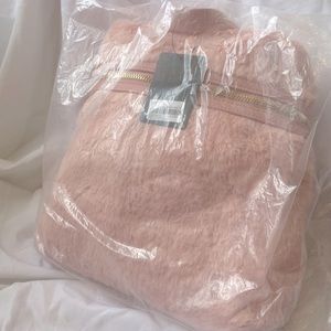NWT F21 pink fluffy backpack 💕 Trendy, cute barbiecore style, perfect condition
